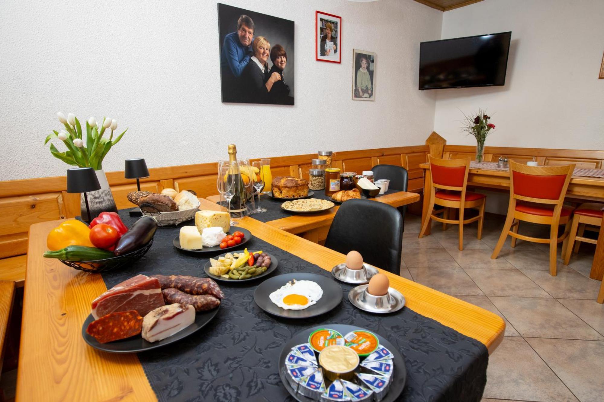 Guesthouse Sanabor Postojna Buitenkant foto