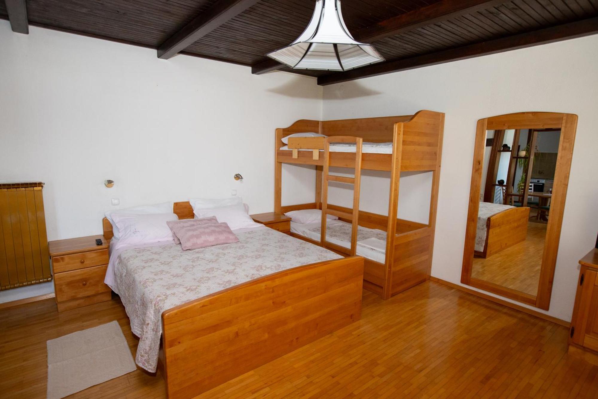 Guesthouse Sanabor Postojna Buitenkant foto