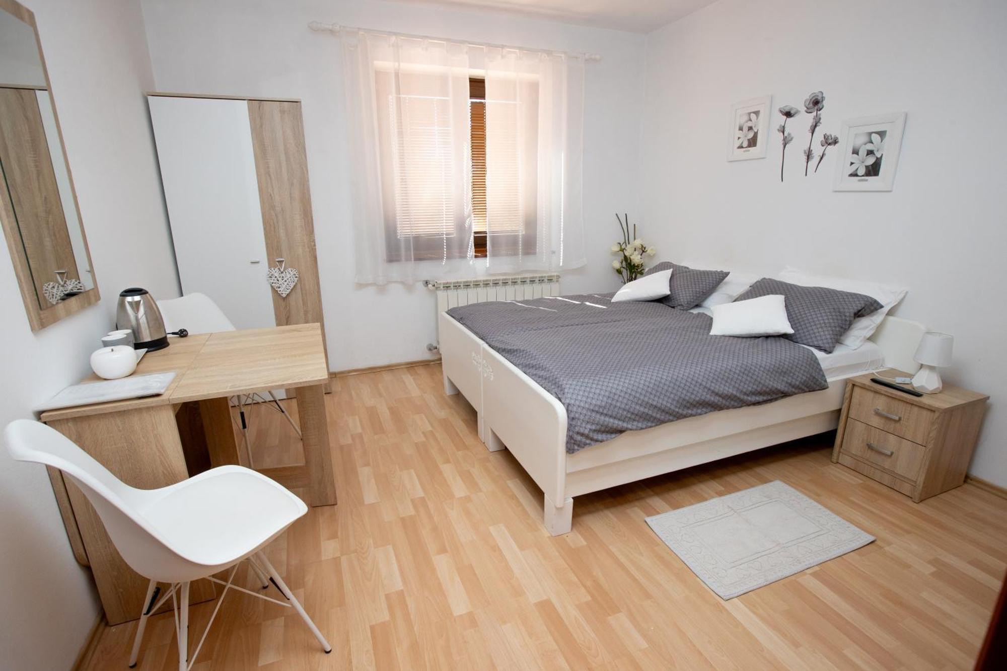 Guesthouse Sanabor Postojna Buitenkant foto